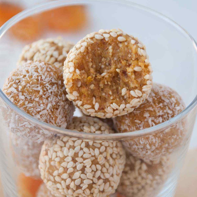 BK-180 dates balls with tahini ball making machine (14)